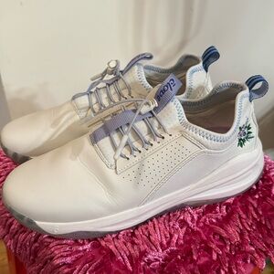 Men’s Classic White Floral Clove Sneakers. Size W10/M8.5.